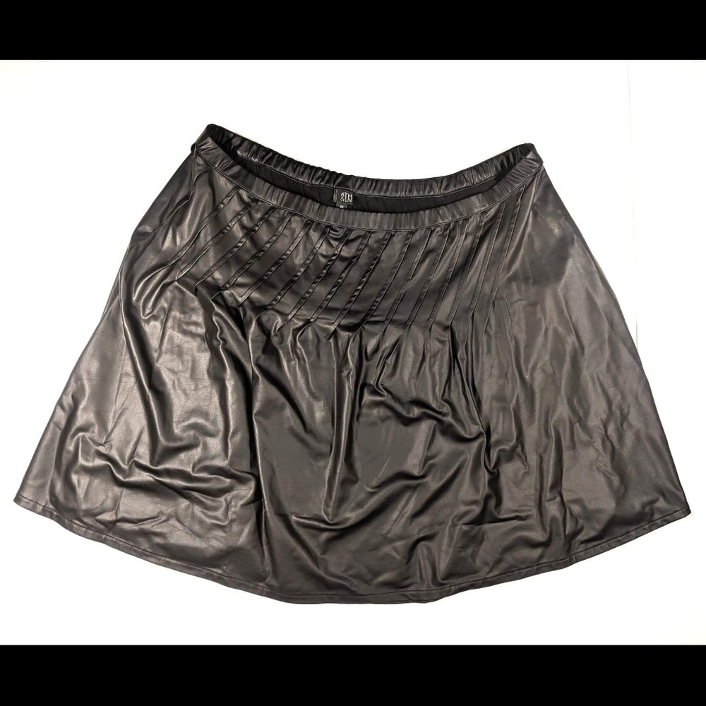 Lane Bryant Diagonal Faux-Leather Pleat Skirt GUC